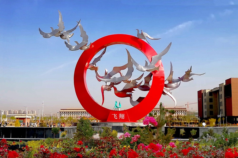 1555984604472038645.jpg 校園雕塑《飛翔》190423-1000-667.jpg