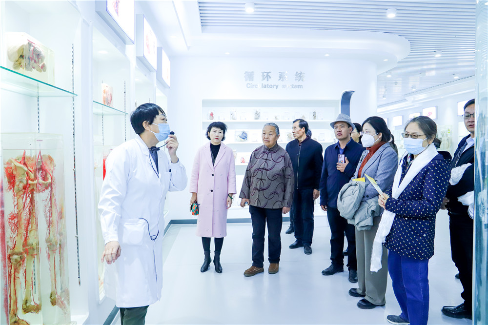 1679403732168046935.jpg 2023年3月21日 甘肅衛(wèi)生職業(yè)學院與奇正藏藥共建“藏醫(yī)藥產業(yè)學院”揭牌儀式 (5).jpg